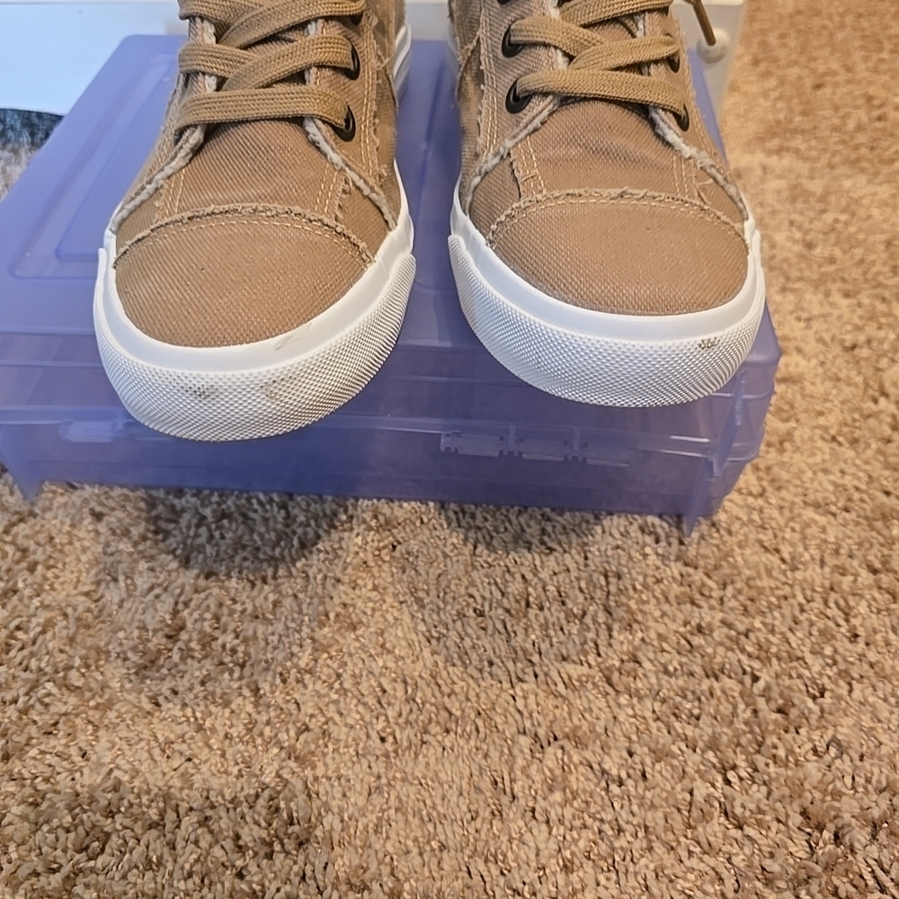 Malibu Cream Fleece-Lined Sneakers - Picture 4 of 8
